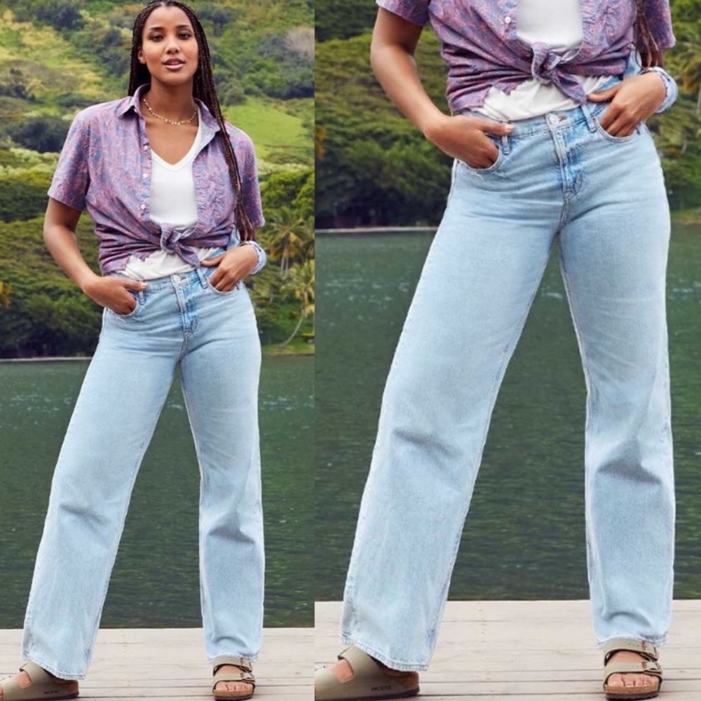 American Eagle | 90’s Wide Leg Light Wash Stretch Jeans